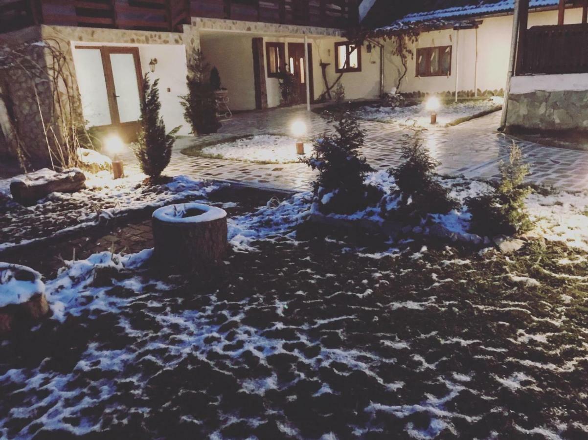 Casa De Vacanta Motata Novaci-Străini Zewnętrze zdjęcie